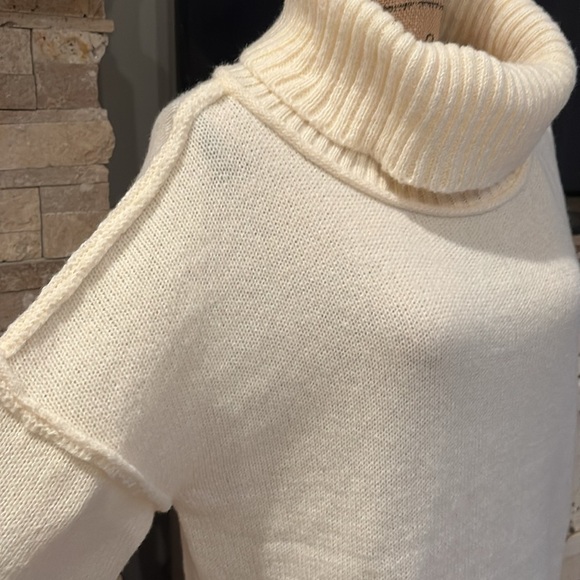 New in cream cozy turtleneck sweater drop shoulder long sleeve raw seam rib hem - Picture 3 of 16